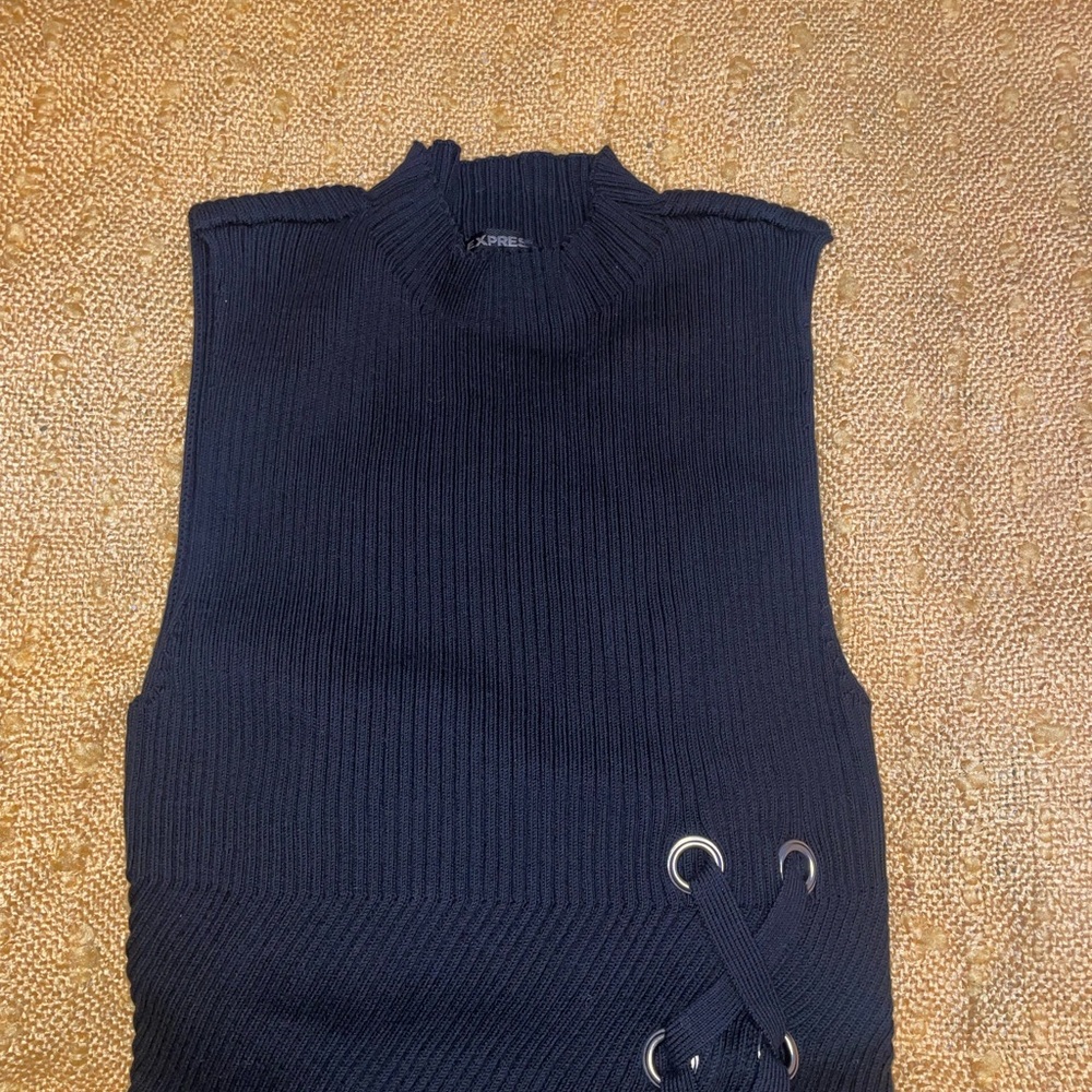 Express Ribbed Mock Neck Top - Picture 3 of 6